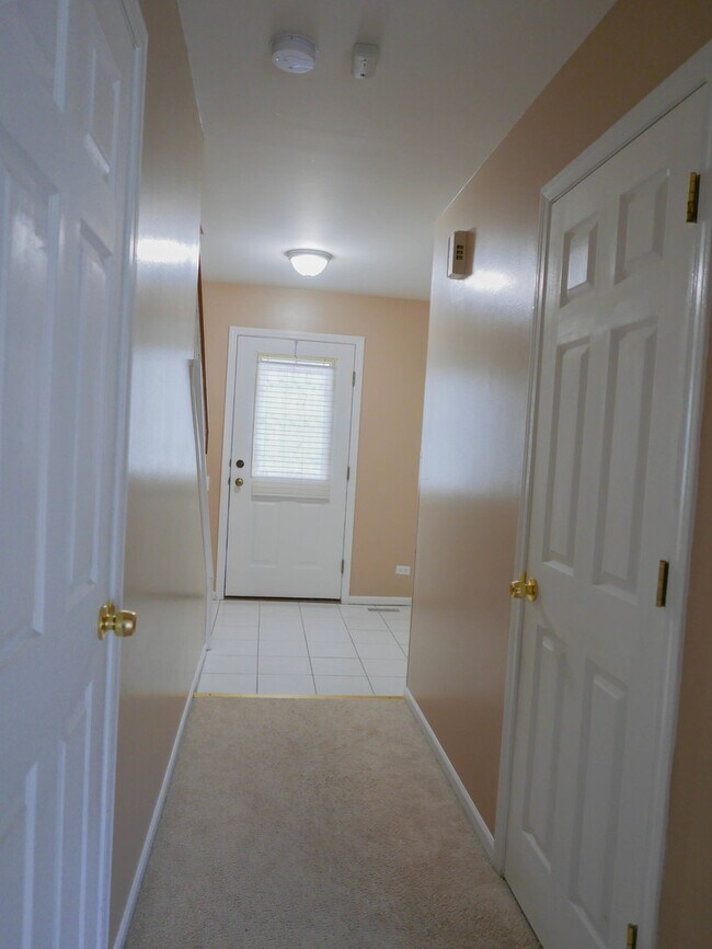 Building Photo - 1428 W Sapphire Dr