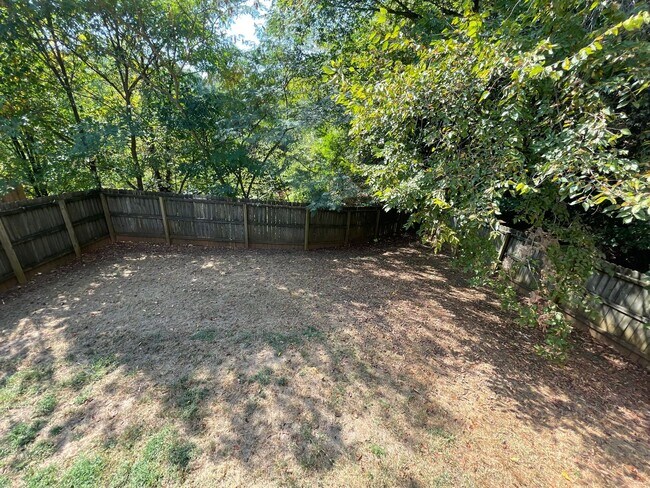 Building Photo - Well-Maintained 3 Bedroom, 2 Bath Home wit...