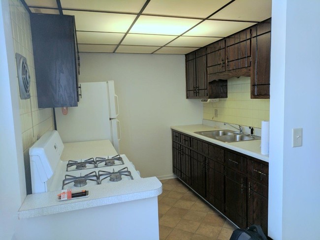Kitchen - 507 Pasadena Ave