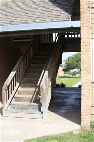 Building Photo - 711 Glenoak Dr