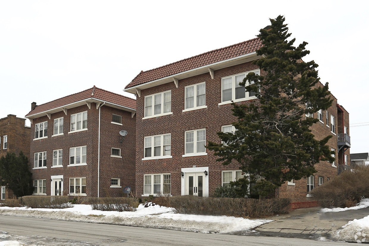 Woodrow Wilson Apartments in Cleveland, OH