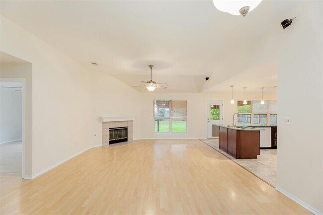 Building Photo - 2419 Chestnut Path
