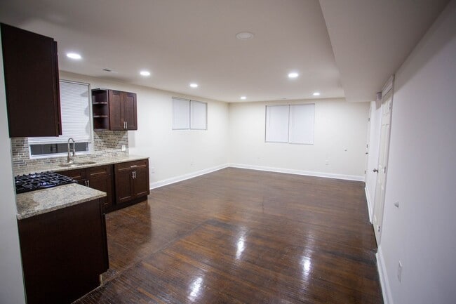 Foto del edificio - BRAND NEW 2 BEDROOM 1 BATH APARTMENT