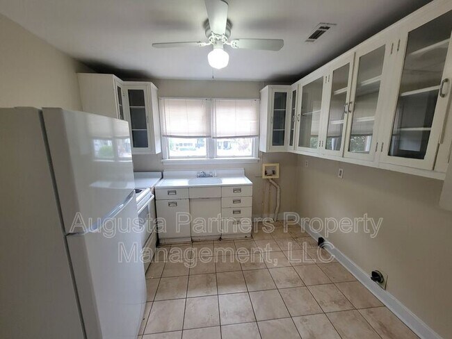 Foto del edificio - 1927 Wrightsboro Rd