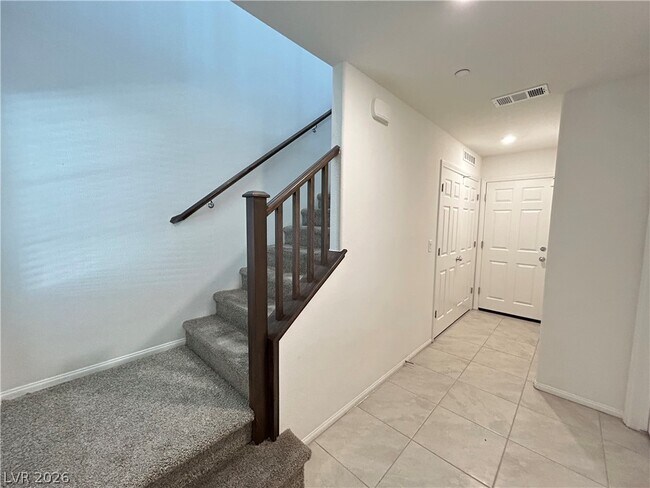 Foto del edificio - 661 Foam Flower Ln