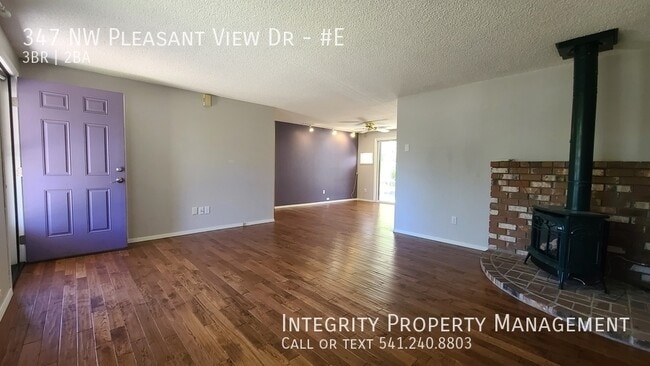 Building Photo - 347 NW Pleasant View Dr