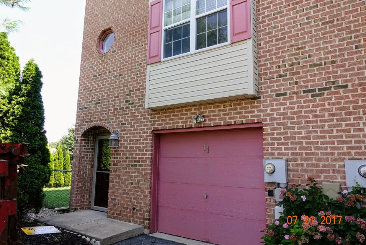 11 Corriere Rd, Easton, PA 18045 Townhome Rentals in Easton PA