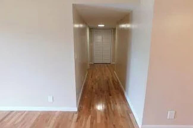 Building Photo - 420 Walton Ln