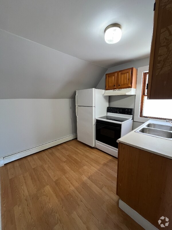 Building Photo - 283 River St