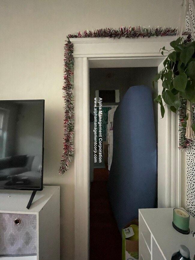 Foto del edificio - 208 Winthrop Rd