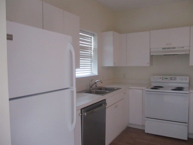 Building Photo - 3951 Gladiola Ct