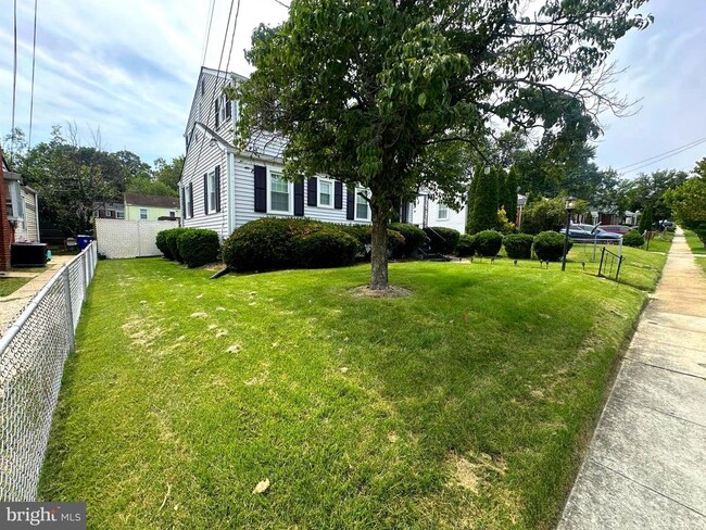 Building Photo - 5209 Mineola Rd