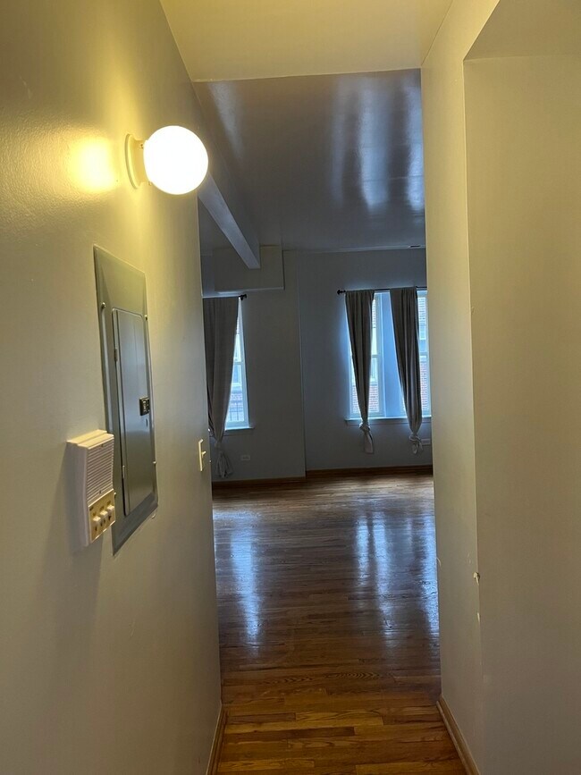 Foto del edificio - 2315 E 70th Pl