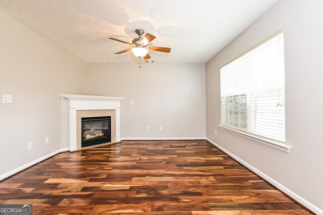 Foto del edificio - 452 Kirkland Dr