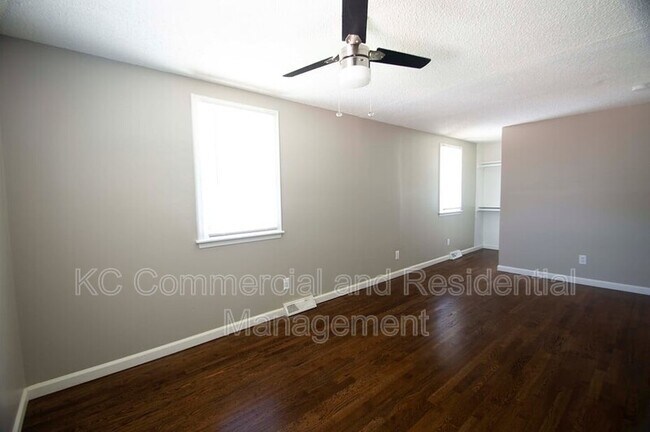 Building Photo - 4121 N Drury Ave