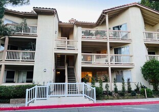 Building Photo - 5728 Oak Bend Ln