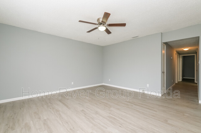 Building Photo - 1111 E Okaloosa Ave