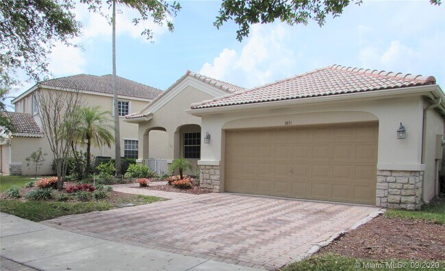 Foto del edificio - 3851 Falcon Ridge Cir