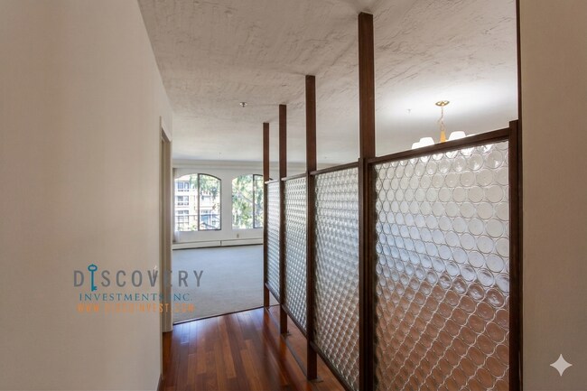 Foto del edificio - Spacious One Plus Bedroom Condominum off Broadway Terrace