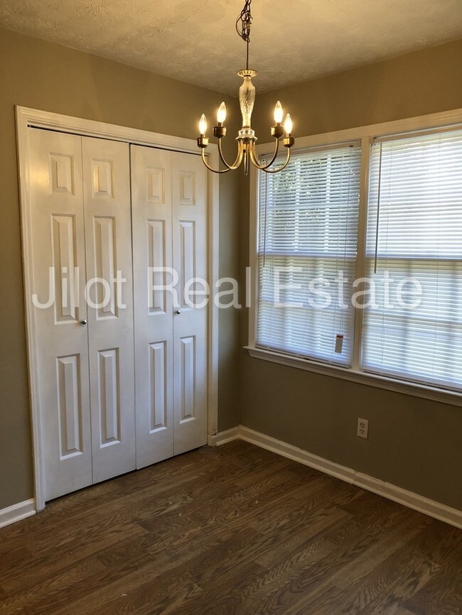 Building Photo - Stone Mountain Brick Townhome for RENT