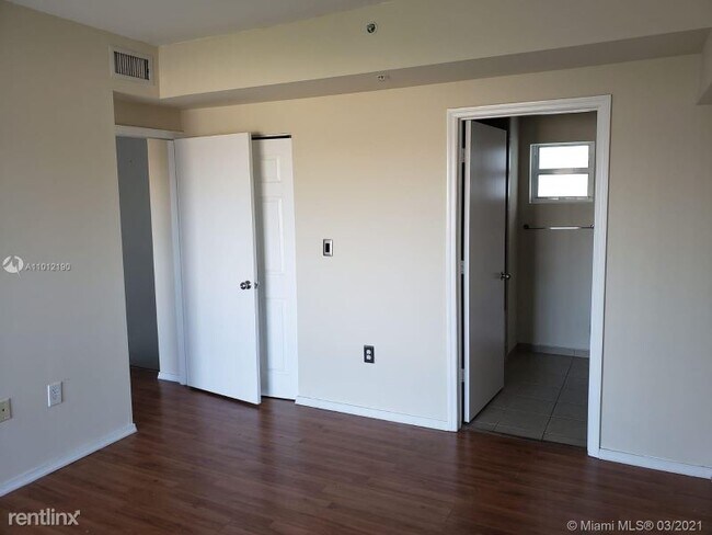 Foto del edificio - 2 br, 2 bath Condo - 1712 SW 2nd St