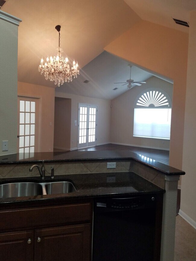 Building Photo - Dream retirement home in a vibrant 55+ com...