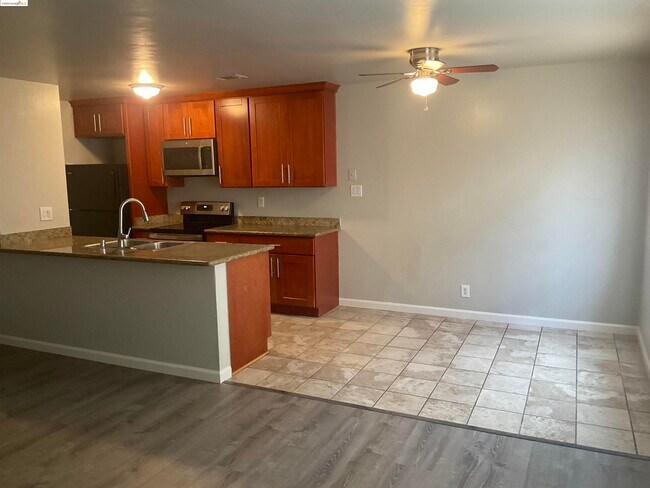 Building Photo - 2204 Peppertree Way