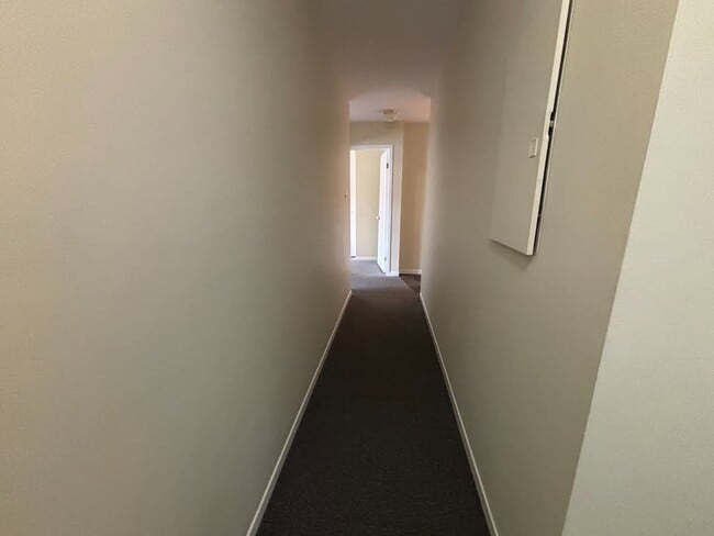 Building Photo - 2 Bed 1 Bath Apartment