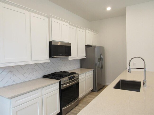 Building Photo - 515 Bristol Tide Ct