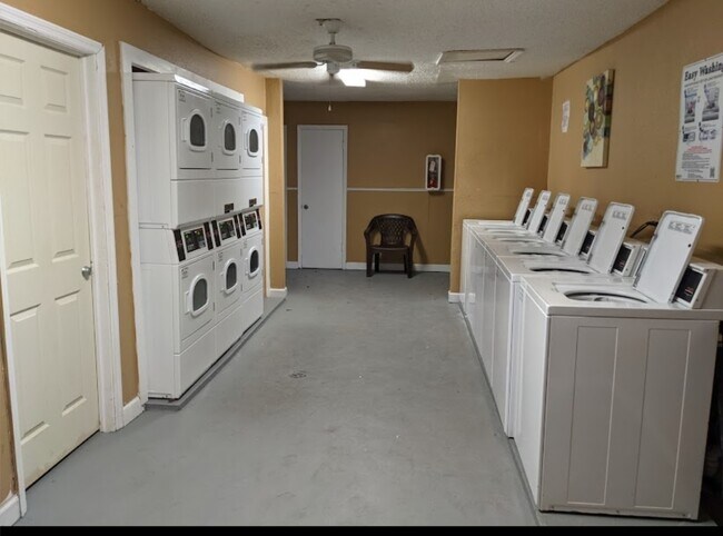 Building Photo - 2521 Caper Ln