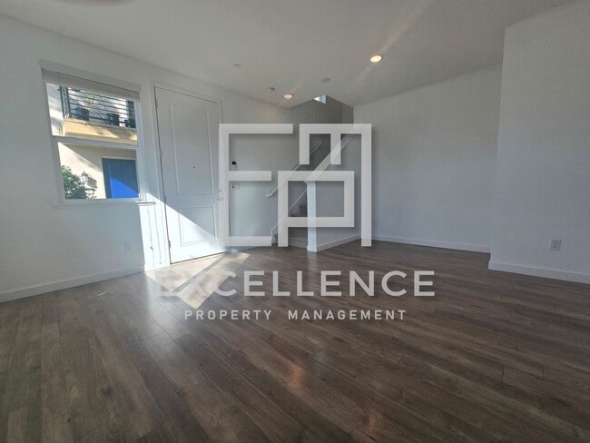 Building Photo - 611 Coco Ct