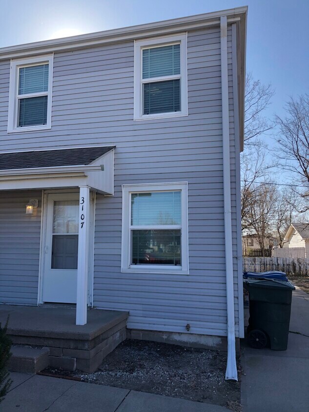 Primary Photo - 3107 Grand Ave