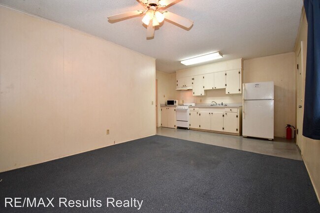 Building Photo - 2704 W California Ave