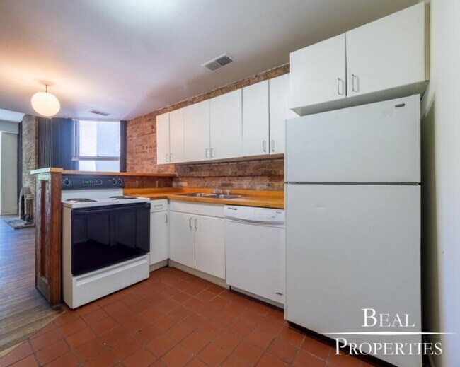 Building Photo - 2 bedroom in CHICAGO IL 60657