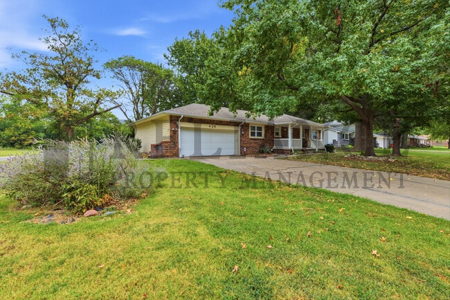 Foto del edificio - 428 Peach Tree Ln