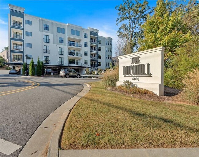 Foto del edificio - 6890 Peachtree Dunwoody Rd NE