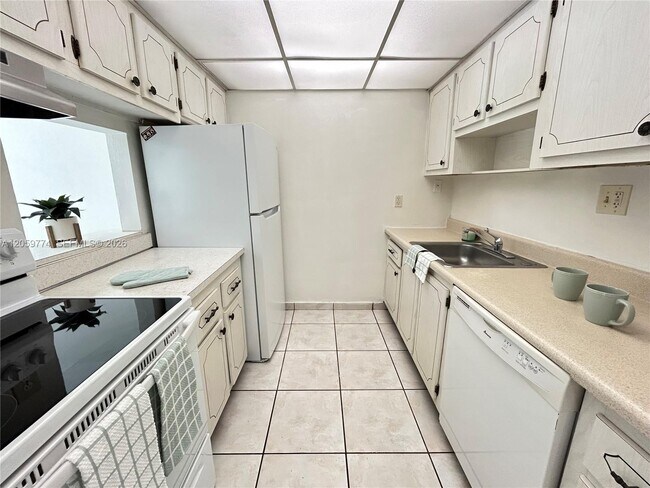 Foto del edificio - 14301 N Kendall Dr