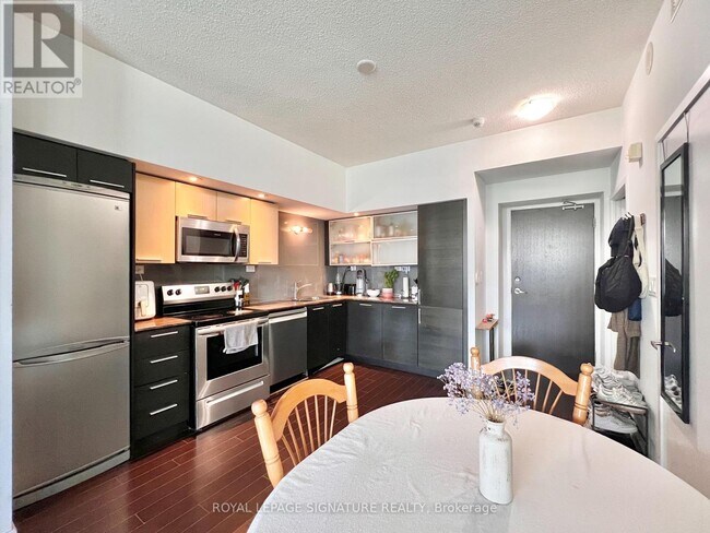 Building Photo - 1701-25-225 Capreol Ct