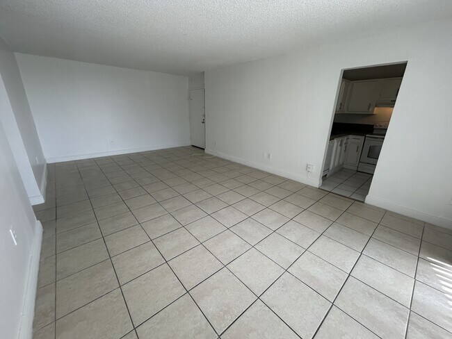 Foto del edificio - 488 NW 165th St
