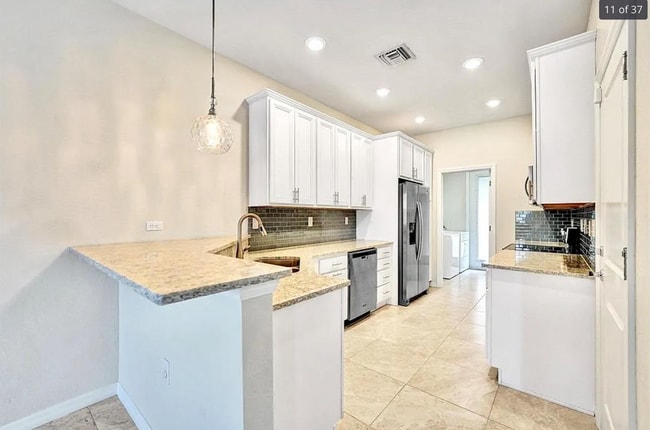 Building Photo - 4810 Eucalyptus Dr