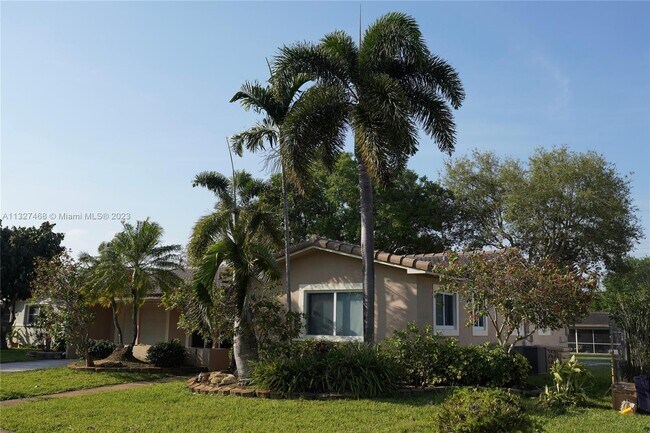 Foto del edificio - 4205 McKinley St