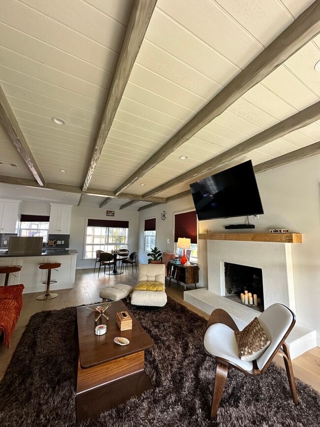 Building Photo - 2 Bedroom Single Family Home in Pacific Pa...