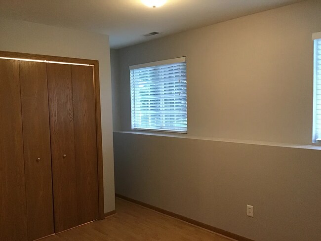 Foto del edificio - 651 Sterling Ct