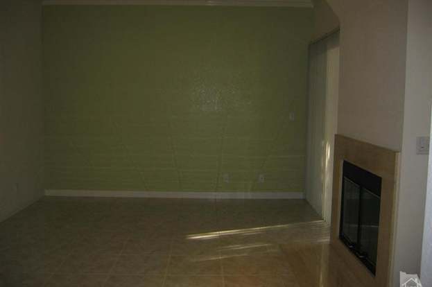 Foto del edificio - 640 Indian Oak Ln