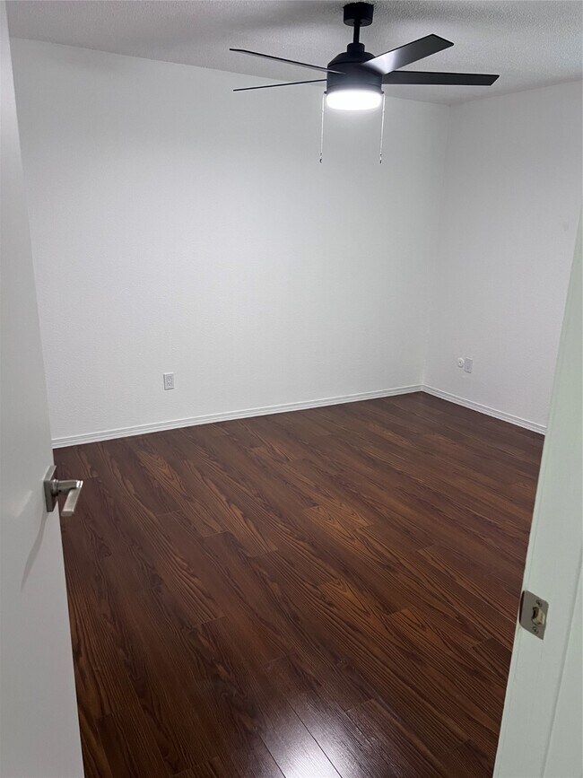 Building Photo - 10053 Westpark Dr