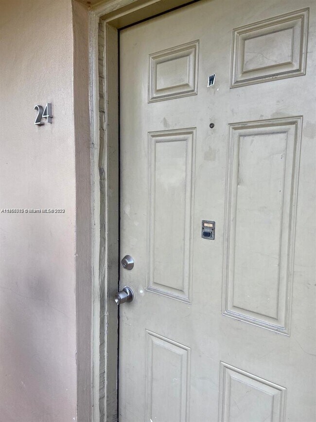 Foto del edificio - 1350 NE 119th St