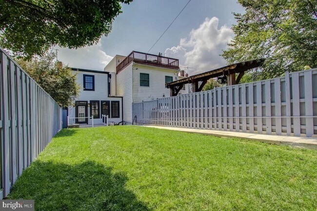 Building Photo - 1511 Upshur St NW