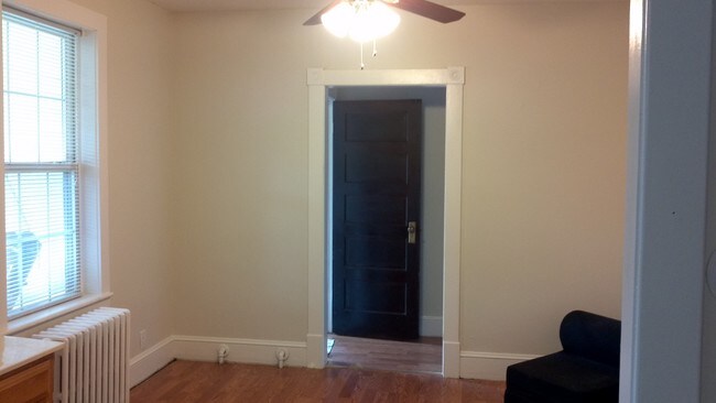 LIVING ROOM 12X13 - 5022 Quebec St