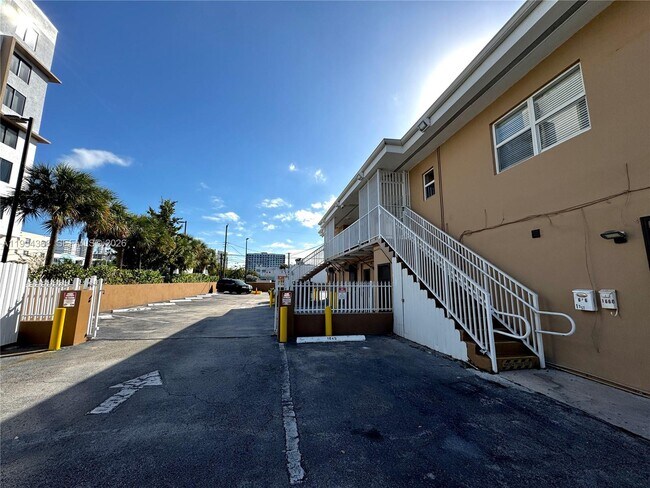 Building Photo - 1837 NW 17th Ave