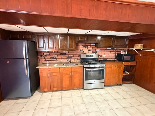 Foto del edificio - 5315 69th St